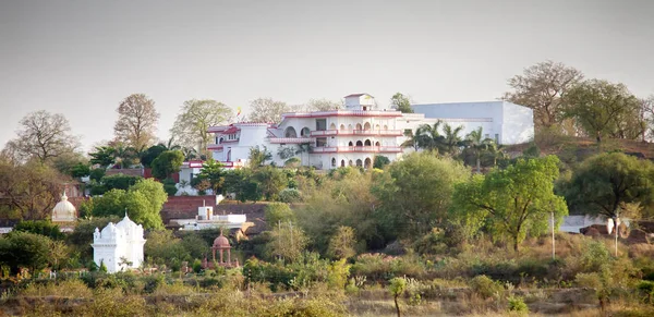 Paysage indien attrayant avec un palais — Photo