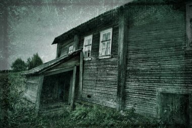 Ormanın kıyısındaki eski köy