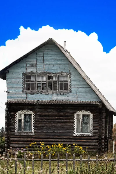 Необычный русский дом . — стоковое фото