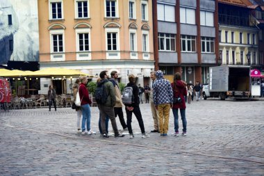 Yaşlı Riga 'nın büyüleyici sokakları ve evleri