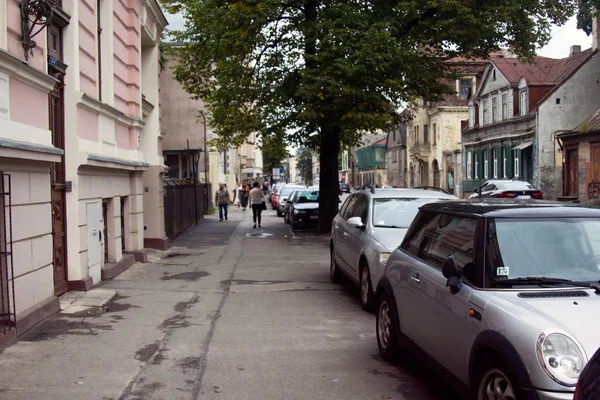 Παλιούς δρόμους με σπίτια διαφορετικού σκοπού και ηλικίας στη Ρίγα — Φωτογραφία Αρχείου