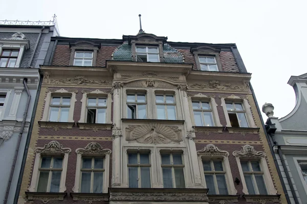 Yaşlı Riga 'nın büyüleyici sokakları ve evleri