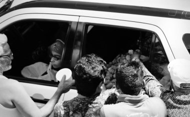 kutsal bir anlamda bayram sırasında alayı