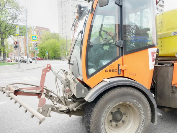 Road cleaning vehicles with a tank of water — Stock Photo, Image