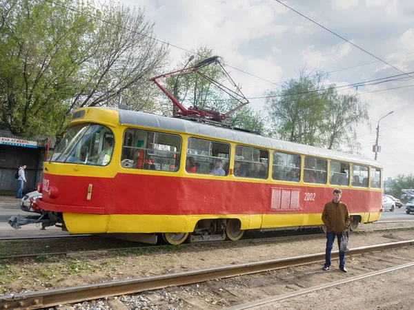 Вантажні трамваї малих міст Росії все ще несуть пасажирів — стокове фото