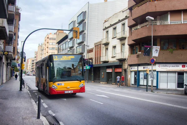 Autobús urbano regular en la calle, transporte municipal — Foto de Stock