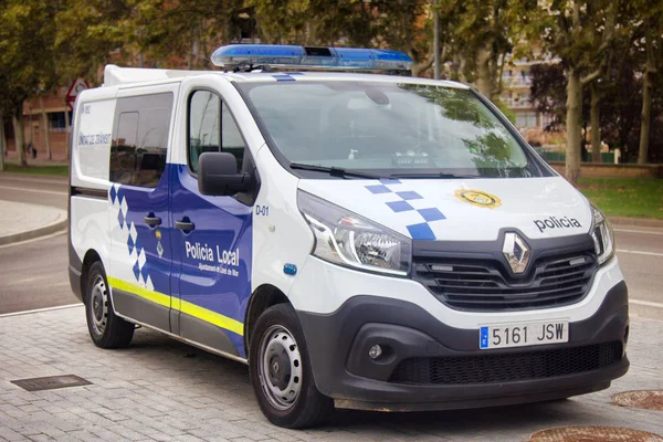 Spanien bil minibuss polistjänst på gatan — Stockfoto