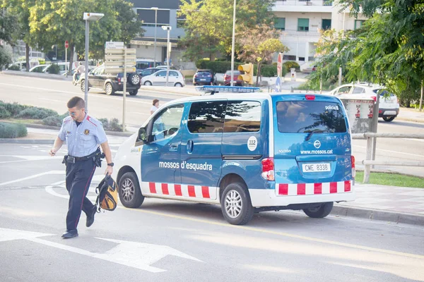 Girona araba minivan polis servisi