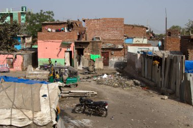 Hint şehrinin eteklerinde oor küçük evler