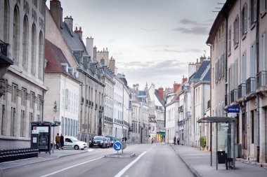 Eski şehrin Dijon sokakları