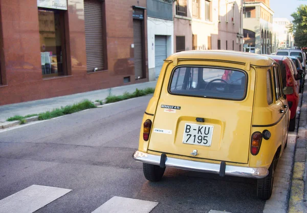 Sárga Renault 4tl — Stock Fotó