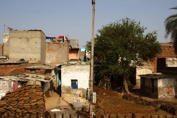 인도 도시 외곽에 있는 작은 집들 — 스톡 사진