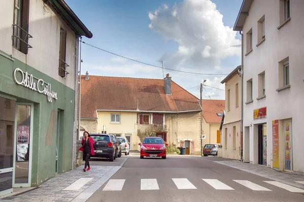 Oude stad van Frankrijk met huizen van burghers, kleine winkeltjes — Stockfoto