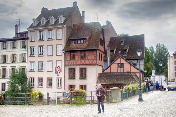 Štrasburská nábřeží, most, středověké domy — Stock fotografie