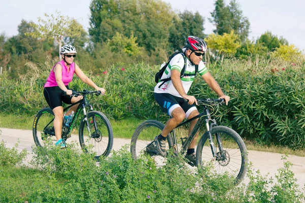 stock image A pair of Mature cyclists on a walk in the Park