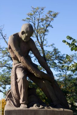 anıt adam yılan çekerek