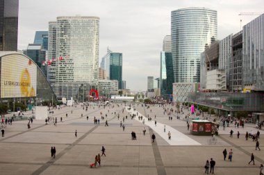 Kardeşlik meydanı, paris
