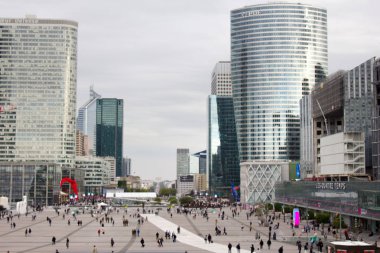 Kardeşlik meydanı, paris