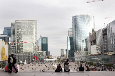 Kardeşlik meydanı, paris
