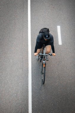 Bisiklet yolu üst şehir merkezi görünümünde
