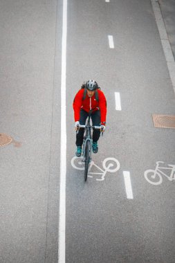 Bisiklet yolu üst şehir merkezi görünümünde