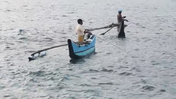 Local Ceylon men (sinhalese) fishing on native rather narrow boat — Stock Video