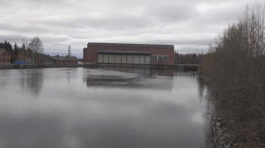 Üst akım hidroelektrik santrali