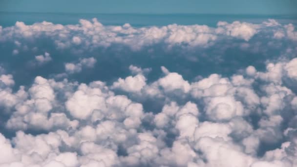 Über den Wolken fliegen — Stockvideo