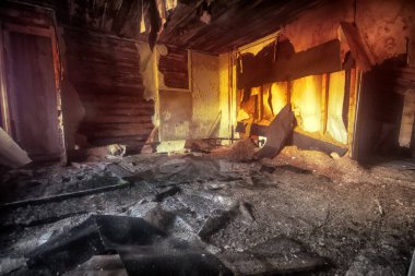 Zindan korkunç bir şekilde gizli bir şekilde terk edilmiş. nesneler üzerinde doğaüstü atmosfer