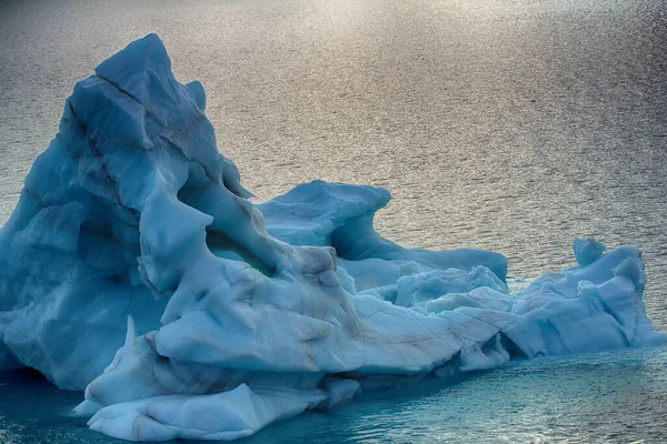 Morso Bergy Parte Iceberg Navi Vela Nelle Immediate Vicinanze — Foto Stock