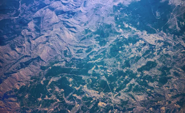 Himalayalar 'ın mahmuzları (Himalayalar' dan önce) 4 baharının ortasında. Kuş uçuşunun yüksekliğinden görüntüle