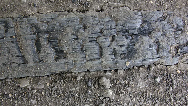 考古学 挖掘古代定居点 燃烧的木材 11世纪 是中世纪木制城市失火的证据 — 图库照片