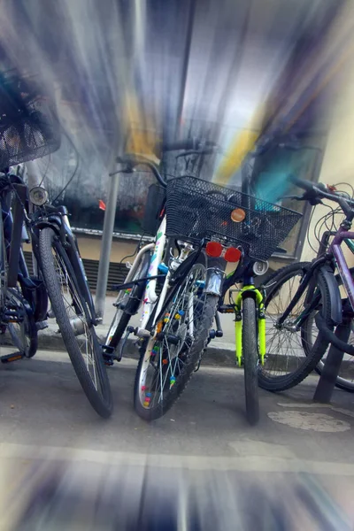 Biciclette All Ingresso Del Supermercato Bici Sostituite Auto Stile Vita — Foto Stock