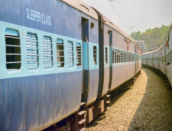 Zwischen Den Beiden Indischen Zügen Abfahrtszeit — Stockfoto