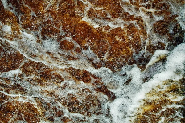 Río Salpica Fondo Agua Manantial Rojiza Llena Energía — Foto de Stock