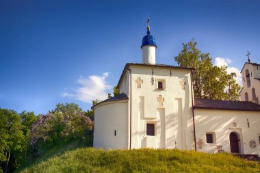 Pskov bölgesindeki sessiz ve uzak Ortodoks kiliseleri