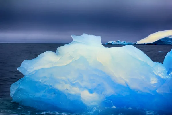 Azul Gelo Puro Árctico Muito Gelo Para Uísque — Fotografia de Stock