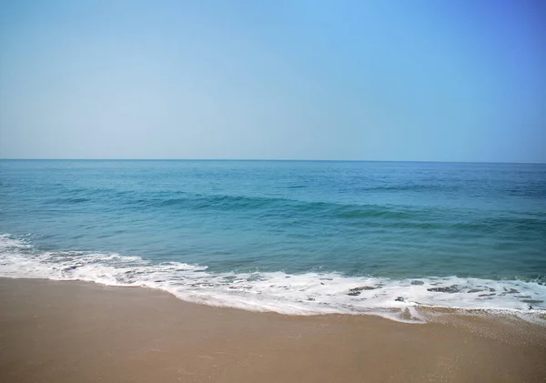 Nyári Egzotikus Homokos Strand Kerala Üres Gyönyörű Óceán — Stock Fotó