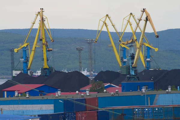 Hamn Norra Fjorden Kolterminal Öppna Högar Kol Kranar Gula Blå — Stockfoto