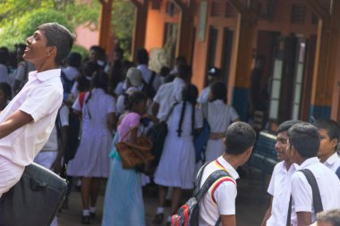 Sri Lanka, Kandy - 14 Ocak 2020: okul, üniversite ve öğrenciler