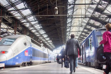 Paris, Fransa - 22 Eylül 2017: Başkentin tren istasyonunda