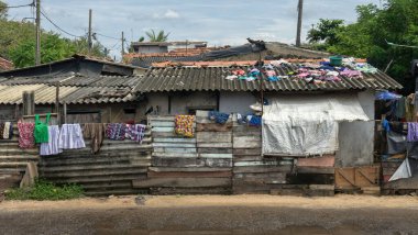 Sri Lanka, Colombo-1 Aralık 2019: sıradan insanların fakir basit hayatları. Halkın günlük yaşamını, pratik kan bağını (kast, klan) büyük şehir koşullarında ve çevrede aç
