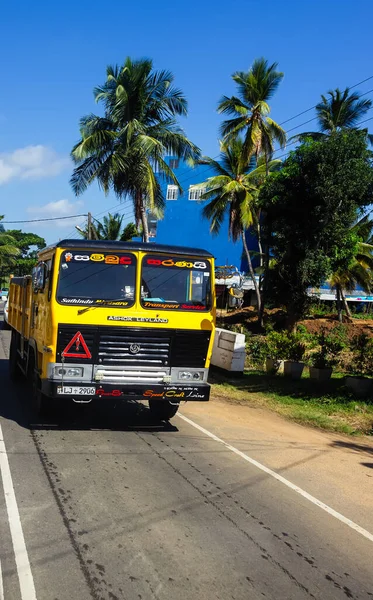 Sri Lanka Matara Januari 2020 Lokale Bevolking Authentieke Mooie Vrachtwagens — Stockfoto