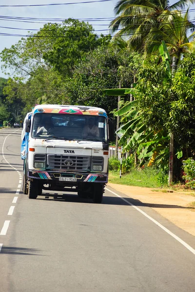 Sri Lanka Matara Januari 2020 Lokale Bevolking Authentieke Mooie Vrachtwagens — Stockfoto