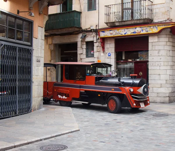 Ισπανία Girona Οκτωβρίου 2017 Αξιοθέατα Τρένο Αυτοκίνητο Στην Παλιά Πόλη — Φωτογραφία Αρχείου