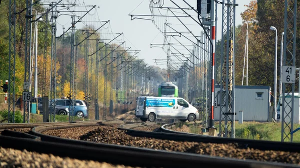Minsk Mazowiecki Polônia Outubro 2019 Cruzamento Ferroviário Tráfego Nas Trilhas — Fotografia de Stock
