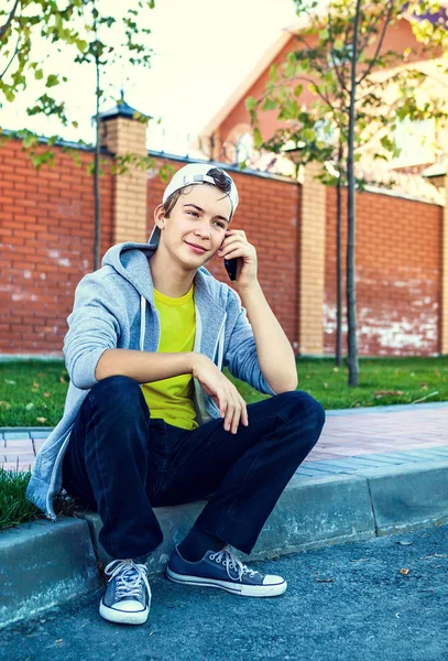 Teenager Mobile Phone Sit Sidewalk — Stock Photo, Image