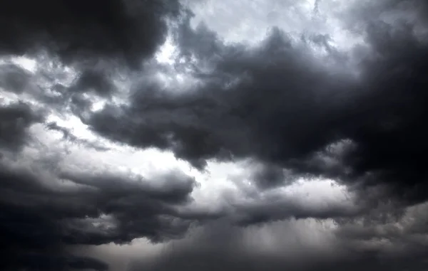 暗く劇的な嵐の雲の領域の背景 — ストック写真