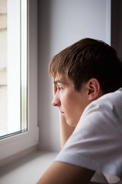 Joven Triste Por Ventana Habitación — Foto de Stock