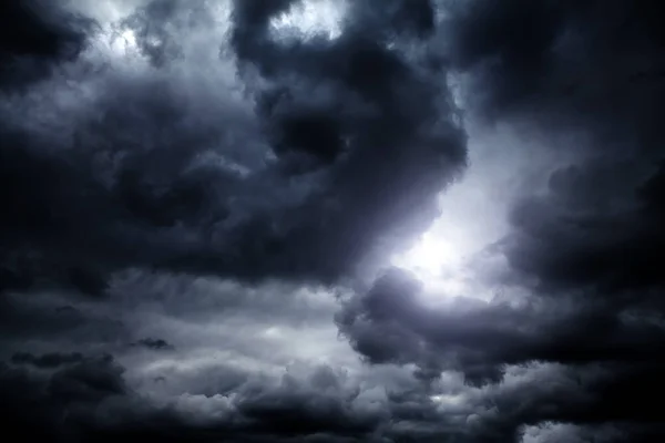 Свет Темноте Драматичные Грозовые Облака — стоковое фото